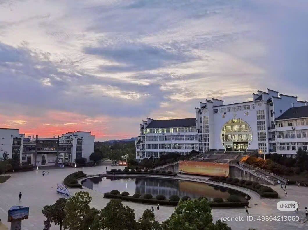 Khuôn viên trường Học viện Trì Châu