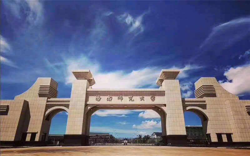 Cổng trường đại học