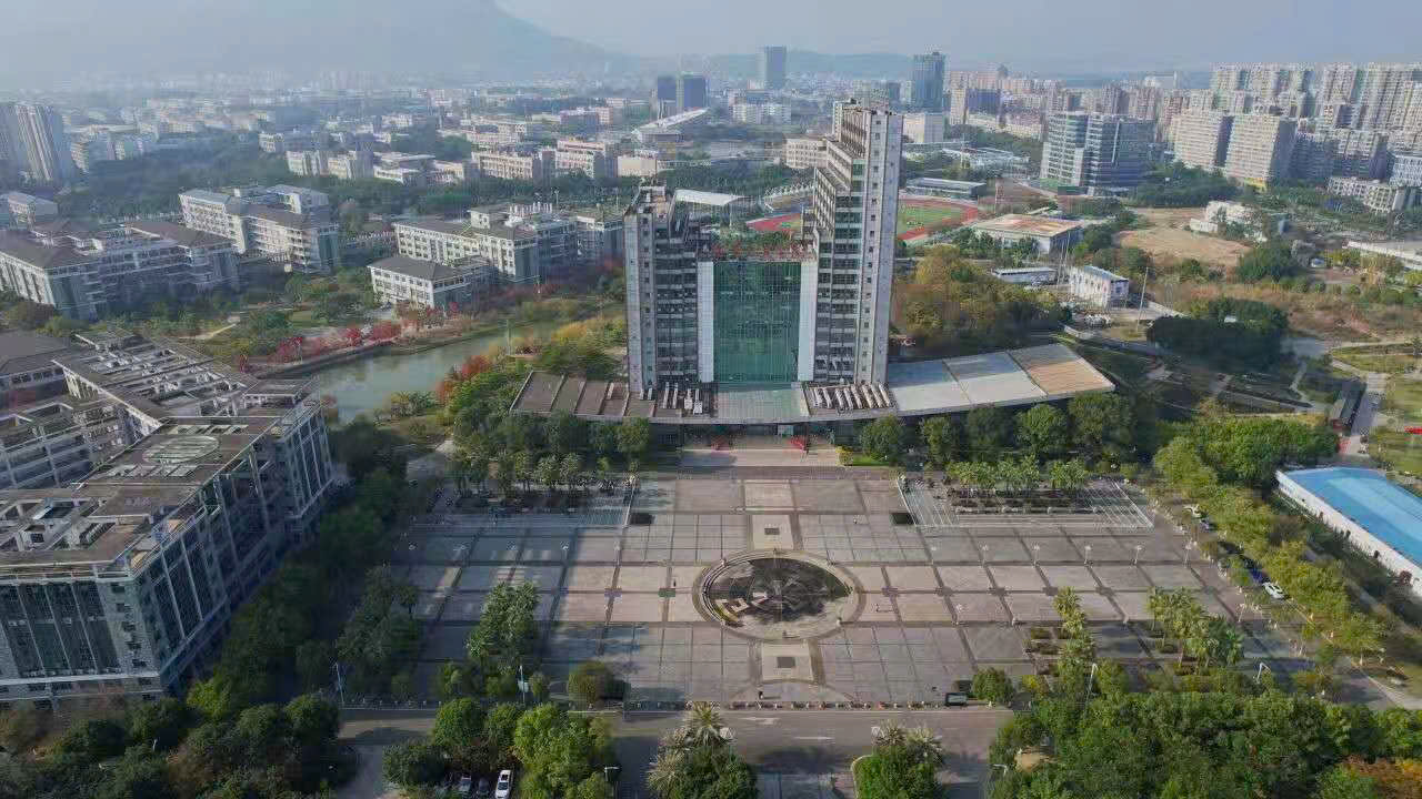 Khuôn viên trường