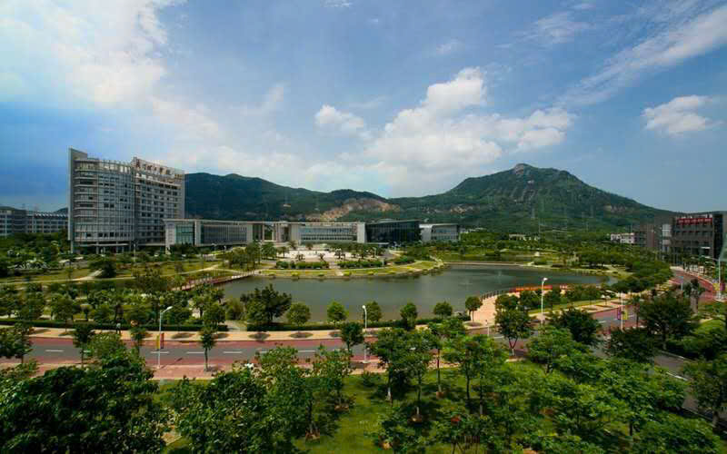 Khuôn viên trường