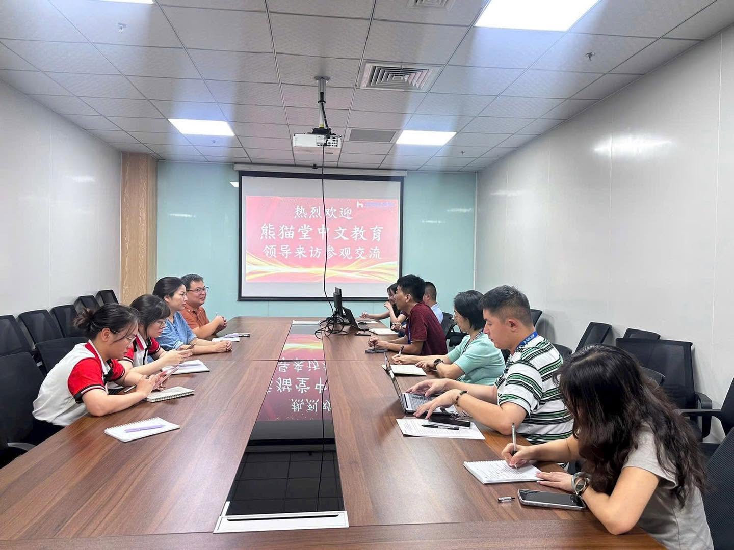 Tiếng Trung CNO thăm và làm việc với Foxconn Việt Nam